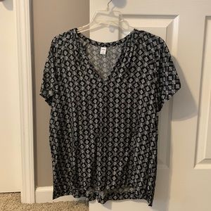 Medium, patterned old navy blouse, only worn a few times!